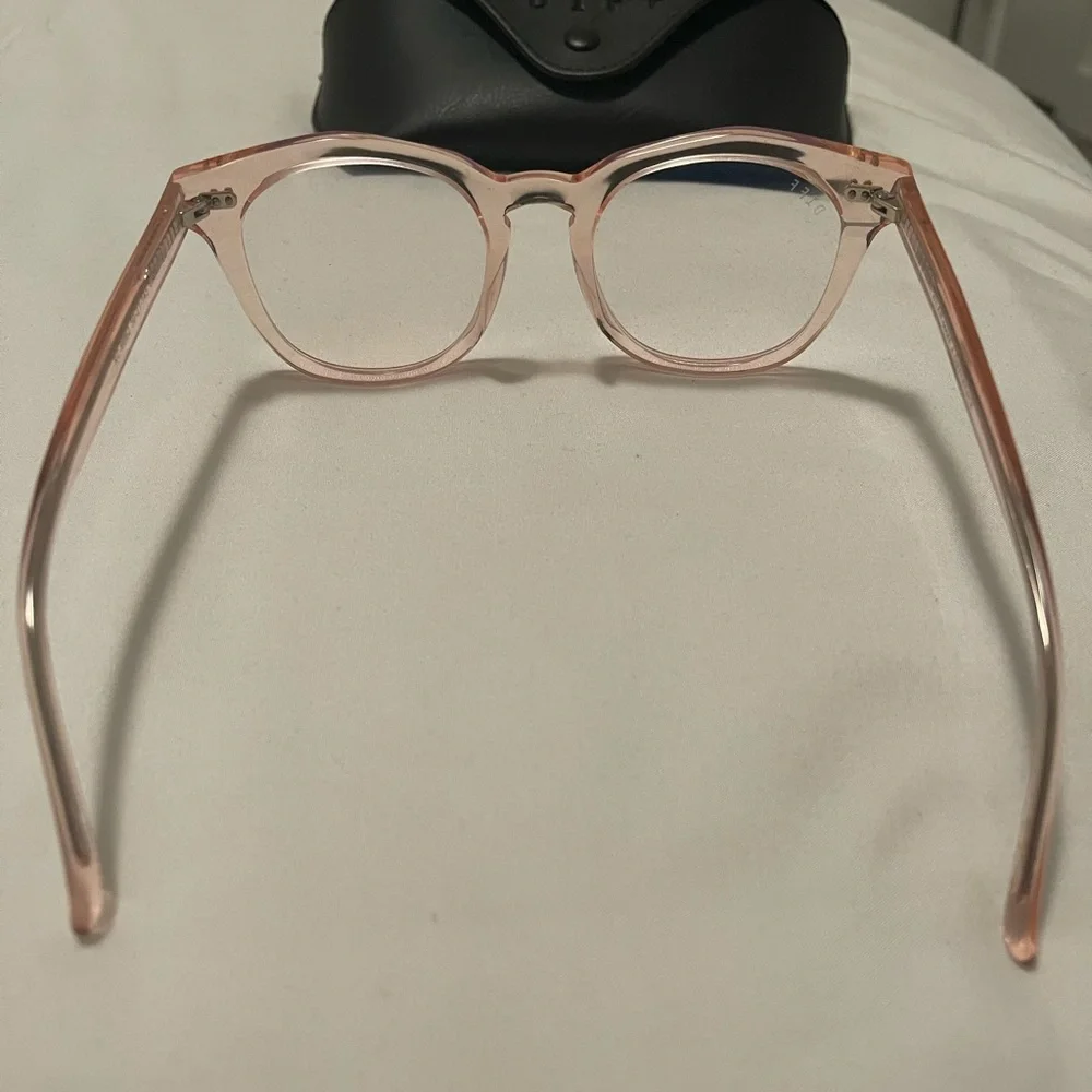 Diff Eyewear Women's Translucent Pink Round Square Glasses with Black Case